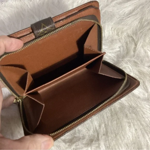 SOLD………..Louis Vuitton Monogram Porte Papier Code SP0979 Zip Snap Wallet - Picture 6 of 15